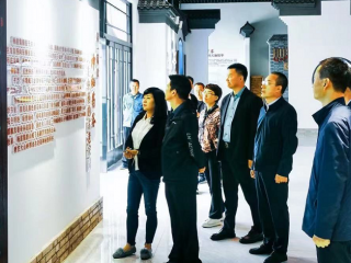 6月16日，省工商聯(lián)調(diào)研部崔明瑞部長(zhǎng)率隊(duì)甘肅省浙江企業(yè)聯(lián)合會(huì)副會(huì)長(zhǎng)蔡冠平、蘭州華能生態(tài)能源科技股份有限公司董事長(zhǎng)李強(qiáng)一行，赴會(huì)寧縣楊崖集鎮(zhèn)隴西川村考察對(duì)接鄉(xiāng)村振興清潔生活整村推進(jìn)項(xiàng)目，調(diào)研部全體干部陪